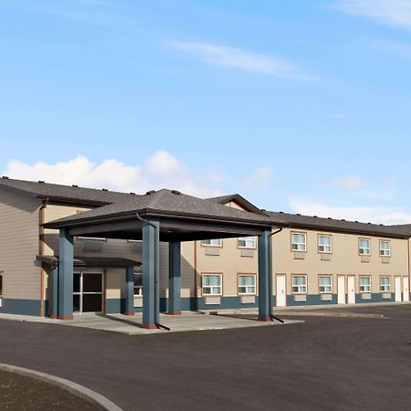 Travelodge By Wyndham Pincher Creek Exteriör bild