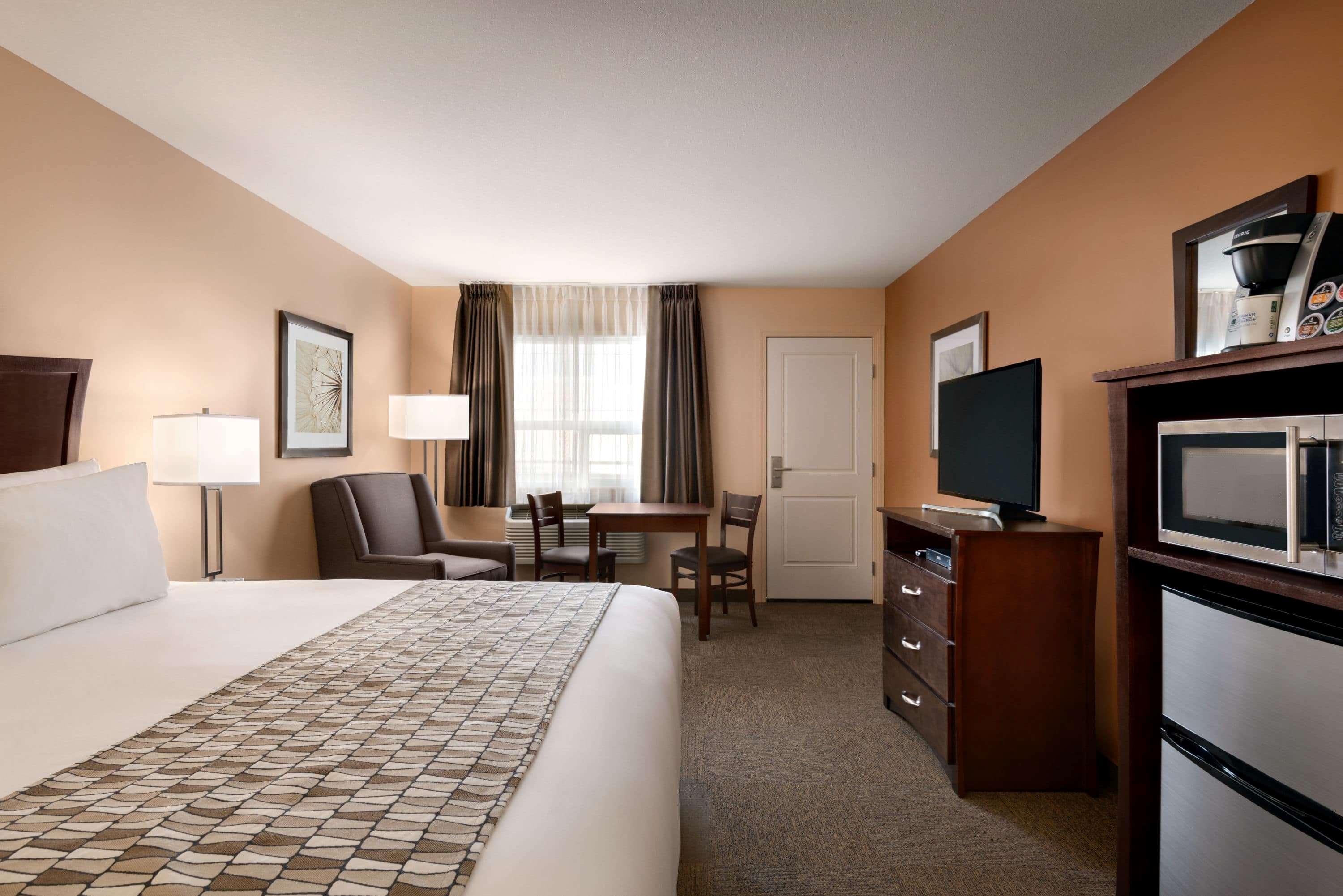 Travelodge By Wyndham Pincher Creek Exteriör bild