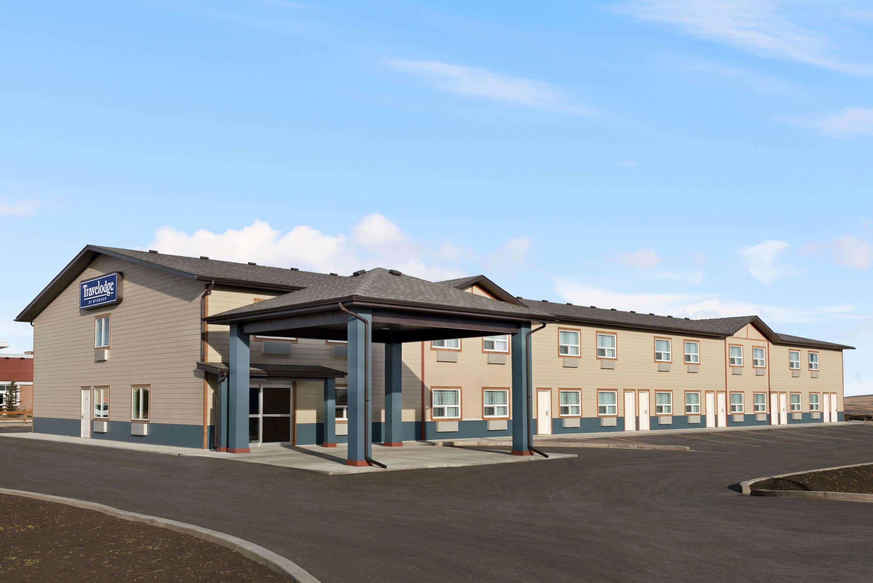Travelodge By Wyndham Pincher Creek Exteriör bild