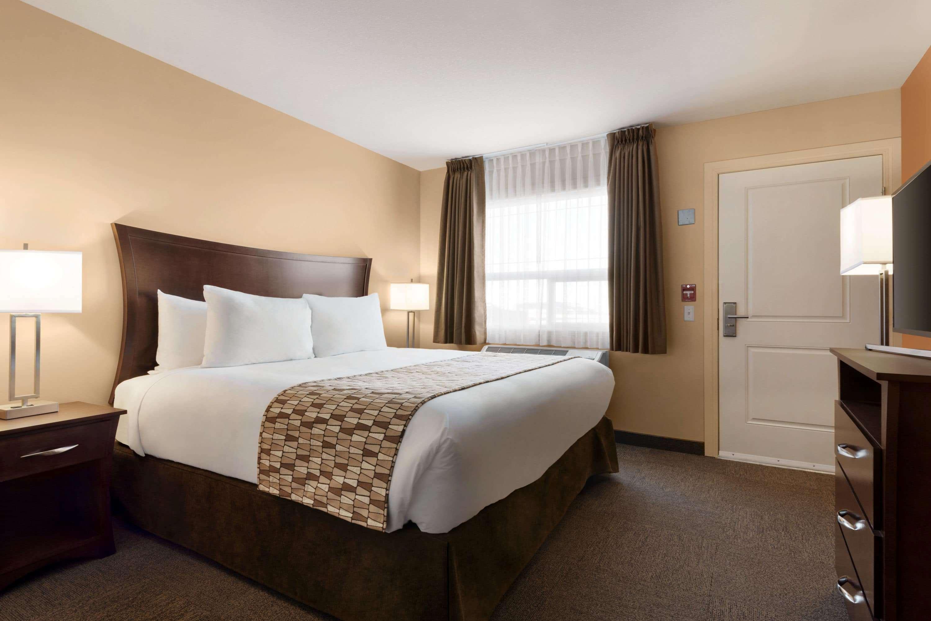 Travelodge By Wyndham Pincher Creek Exteriör bild
