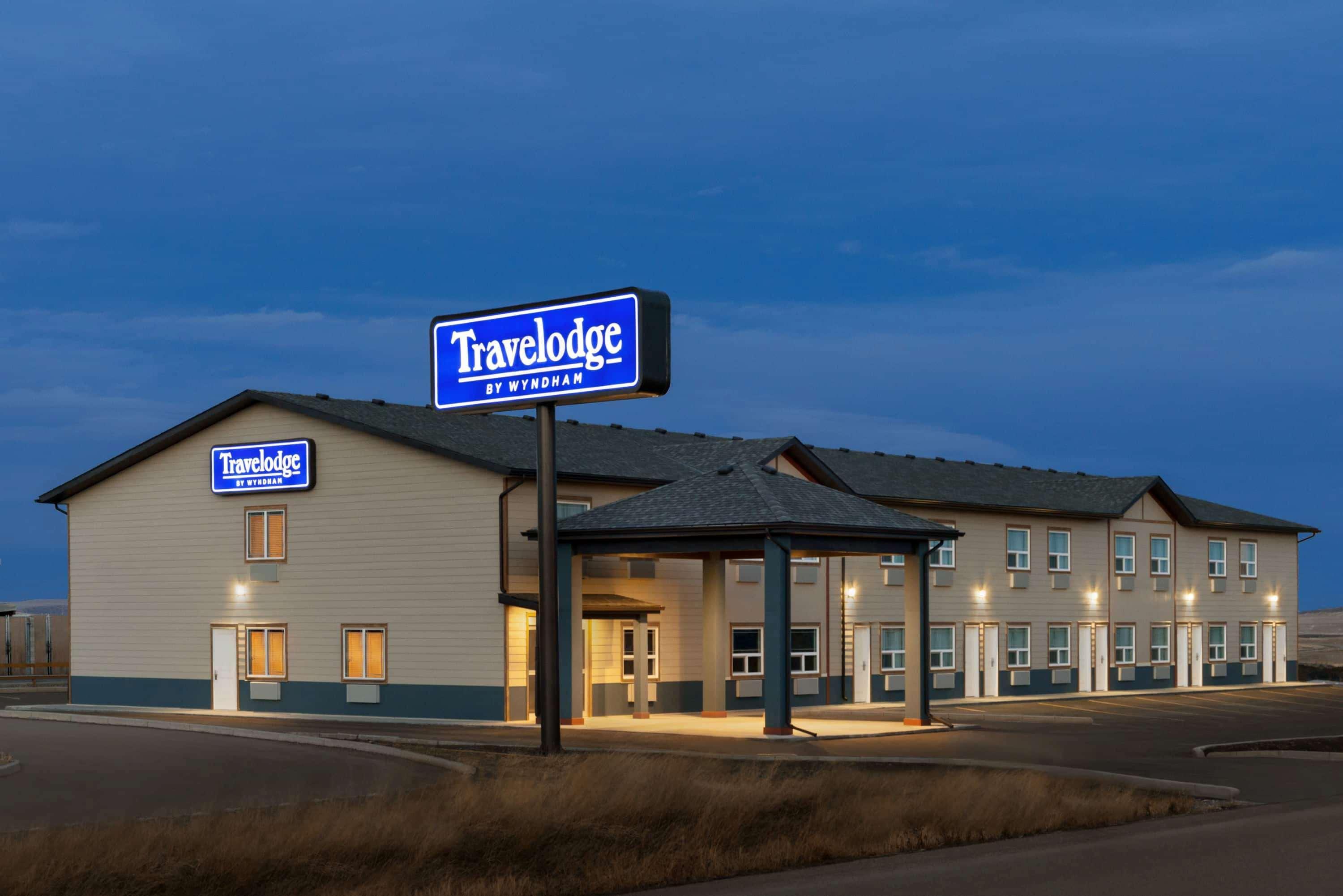 Travelodge By Wyndham Pincher Creek Exteriör bild